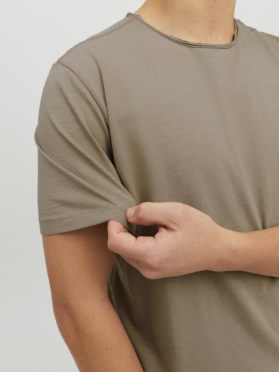 JJeBasher Kesik Yaka Tişört 12182498