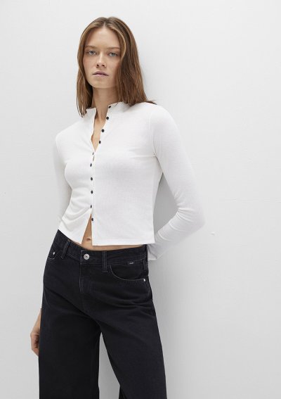 ÖNÜ DÜĞMELİ MODELLİ PENYE Kırık Beyaz